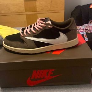 I’m selling Travis Scott Low Top 1’s